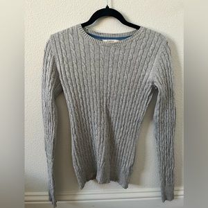 GREY SWEATER IN SIZE SMALL 🩶
